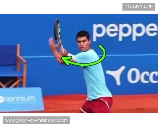 阿卡跨越底线的暴力正手 阿卡跨越底线的暴力正手